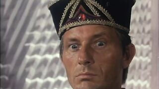 Simona Valli obtient une grosse bite dans le premier épisode du retro mille et une nuit