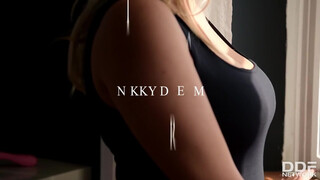HLAF - Nikky Dream joue avec les sentiments des adorateurs des pieds