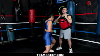 Un peu de baise après la séance de kickboxing