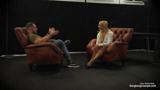 Gangbang creampie - interview avec une milf blonde