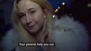 Agent public - Une jolie blonde ramassée dans la rue