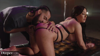 Plus profond - Jennifer White aime le sexe pervers