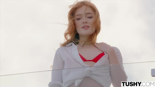 TUSHY - Jia Lissa apprécie d'être baisée par deux personnes