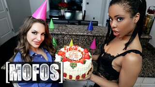 Mofos - Surprise d'anniversaire pour Kimmy Granger et Kira Noir
