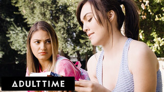 ADULTE TEMPS - Professeure Universitaire Freya Parker tombe amoureuse de sa timide enseignante lesbienne, Gizelle Blanco