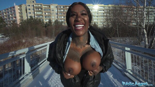 Agent public - Josy Black la milf noire aux seins énormes