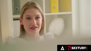 21 SEXTURY - Sata Jones et Tiffany Tatum font l'amour au bureau