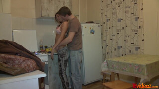 18videoz - Chinita baise dans la cuisine