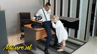 Naine mature Sara Un dans l'air choyé par Toyboy Cris Angelo