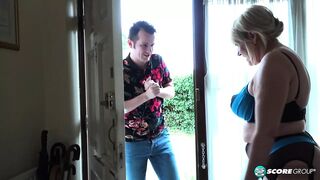 Amy Goodhead sort avec un mec plus jeune
