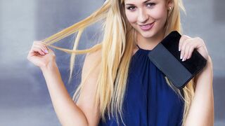 La séduction blonde de Tracy Lindsay dans un jeu sensuel chaud
