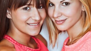 Fête lesbienne sauvage des copines hongroises avec Candy Sweet et Cindy Loarn