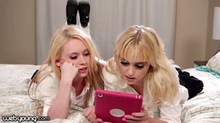 Chloe Cherry et sa écolière ont une expérience lesbienne sur la tête