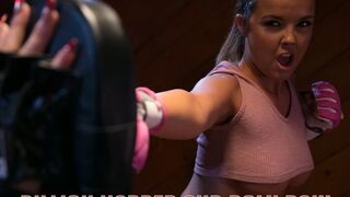 Dillion Harper s'entraîne à la boxe lesbienne sauvage avec romi